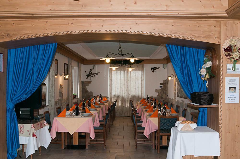 Hotel El Geiger Pozza di Fassa Exterior photo
